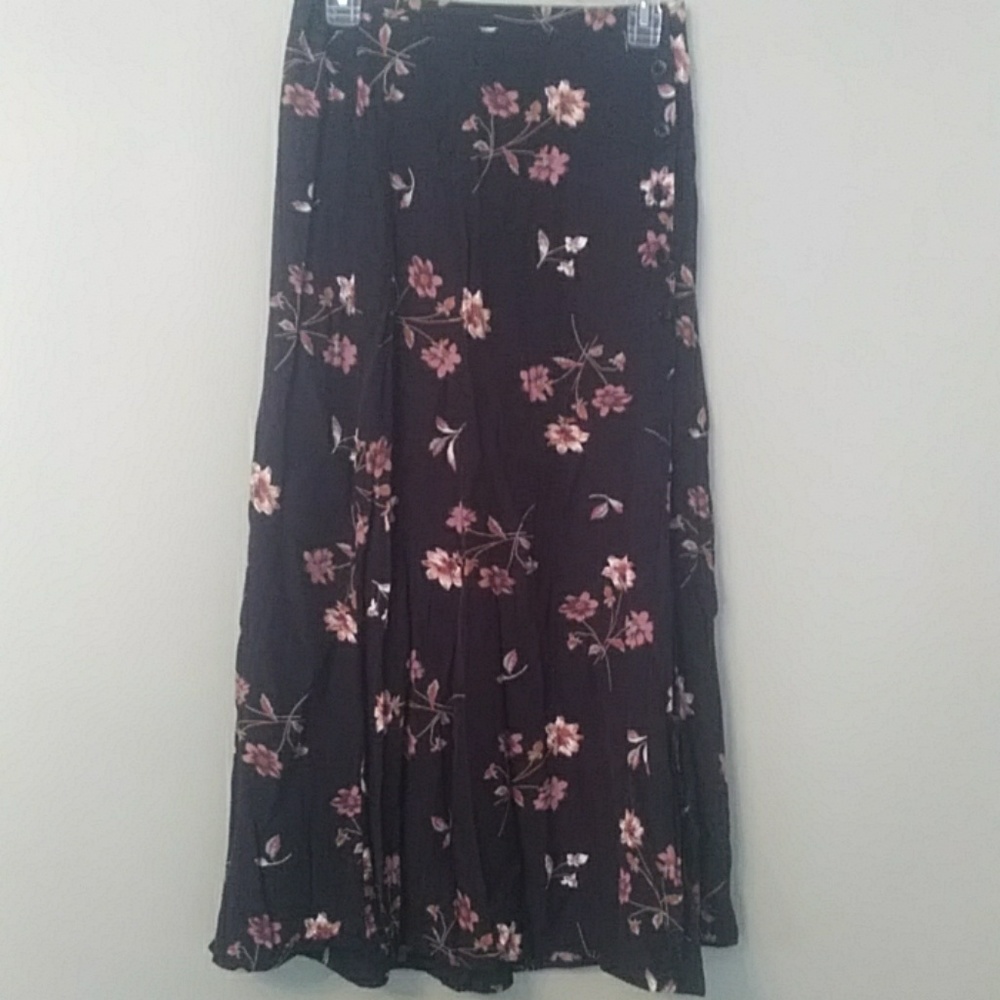 Preowned black floral skirt size medium